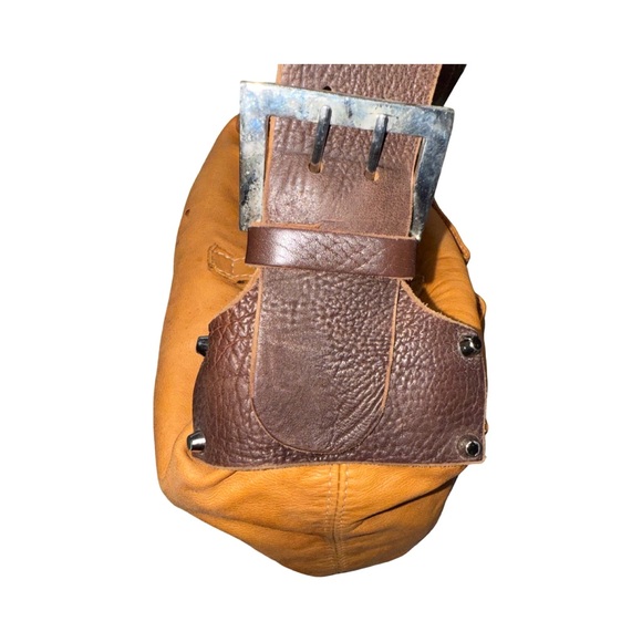 cognac-colored slouchy leather hobo bag - Picture 5 of 15